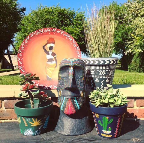 Plant pots and garden ornaments painted with chalk paint