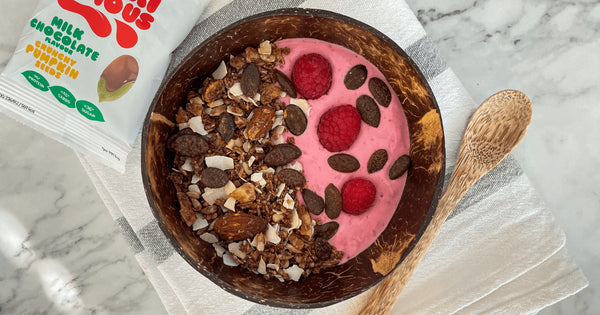 Voćna zdjela s čokoladnim sjemenkama bundeve