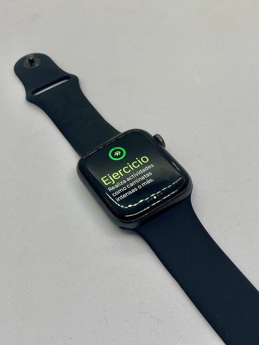  Apple Watch Series 4 (GPS, 40 mm) - Reloj inteligente con caja  de aluminio de color dorado y correa deportiva de color arena rosa  (renovado) : Electrónica