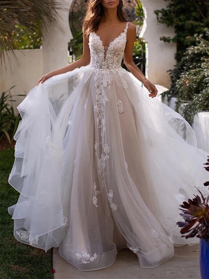 Wholesale A-Line/Princess Sweetheart Wedding Dress Spaghetti Straps With Appliques