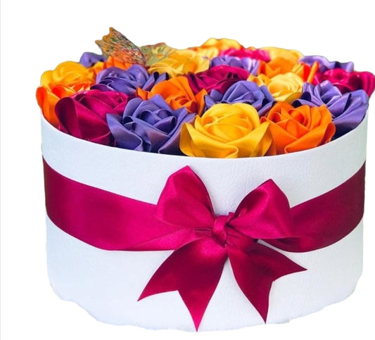 Arreglo con Flores Eternas cintas de satín /chocolates –  shoppanama29internacional