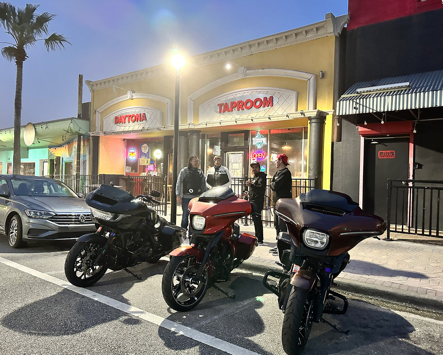 Day 3 at Daytona Bike Week | World's Biggest Burger?