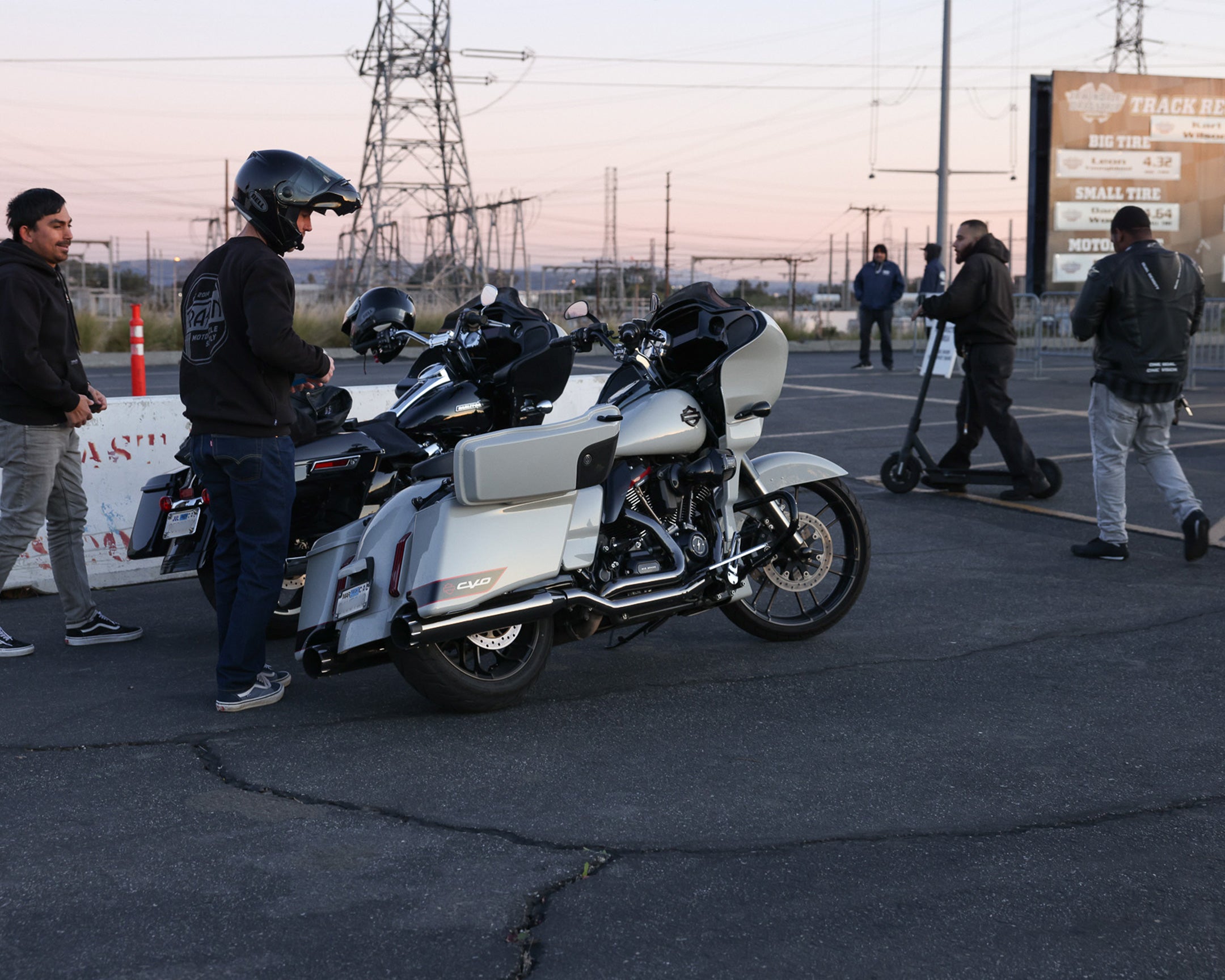 Stock 117" CVO vs Cammed 107" Road Glide! (Battle of the Baggers Ep.7) - Vlog 111