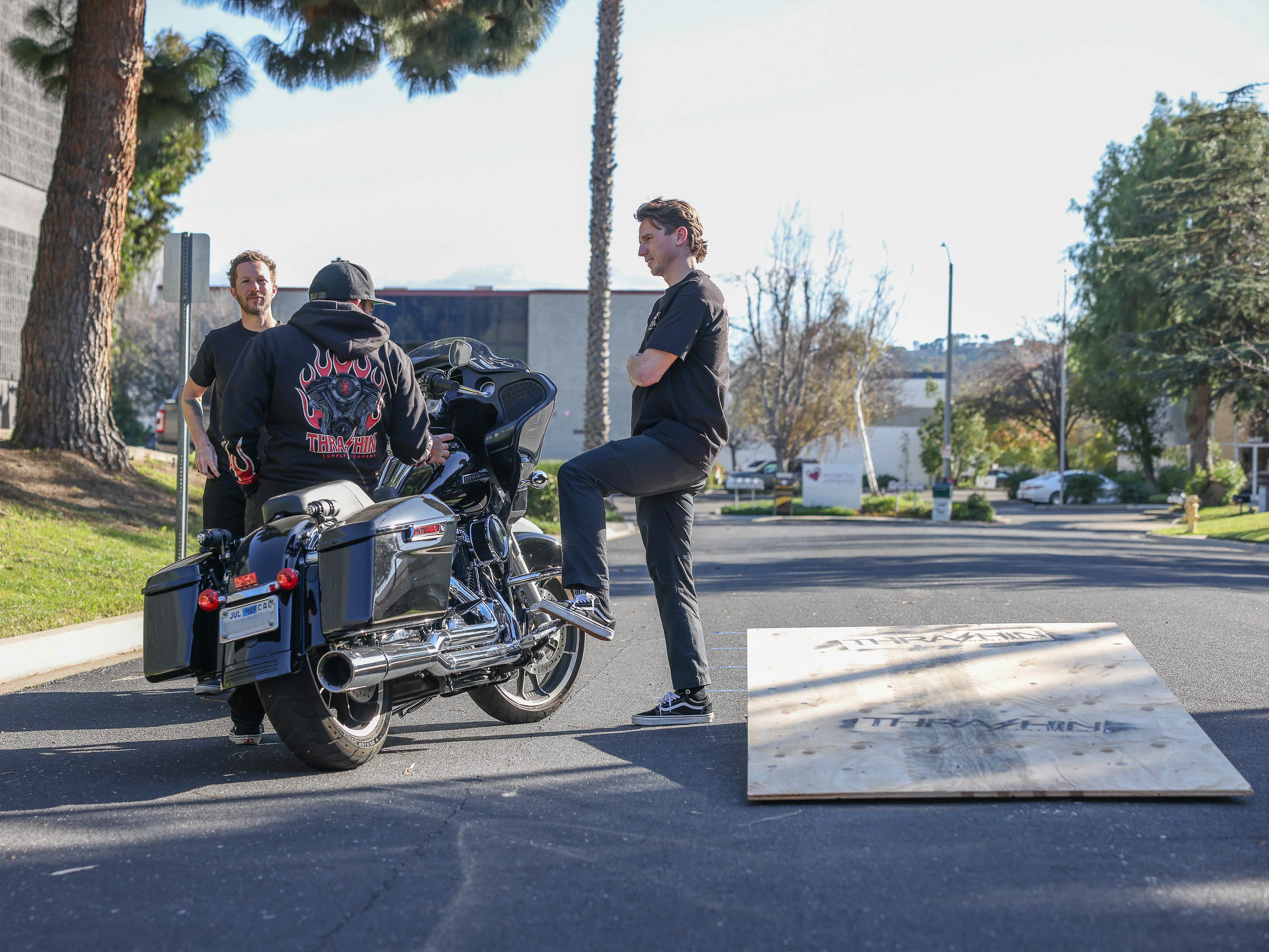 Jumping Harley Davidson Road Glide Baggers!