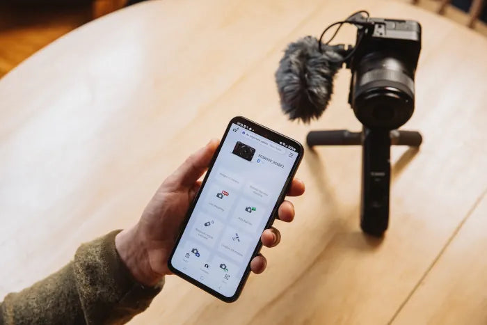 Canon EOS R50V using smartphone app