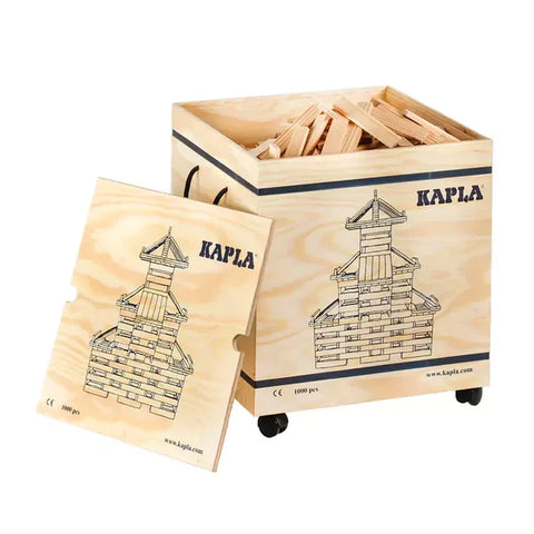 Wooden box marked with the word Kapla and a picture of a stacking pyramid.