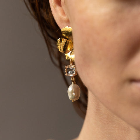 boucles d'oreilles fleur metal doré perles culture