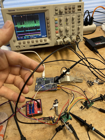 Connecting differential probe to the oscilloscope