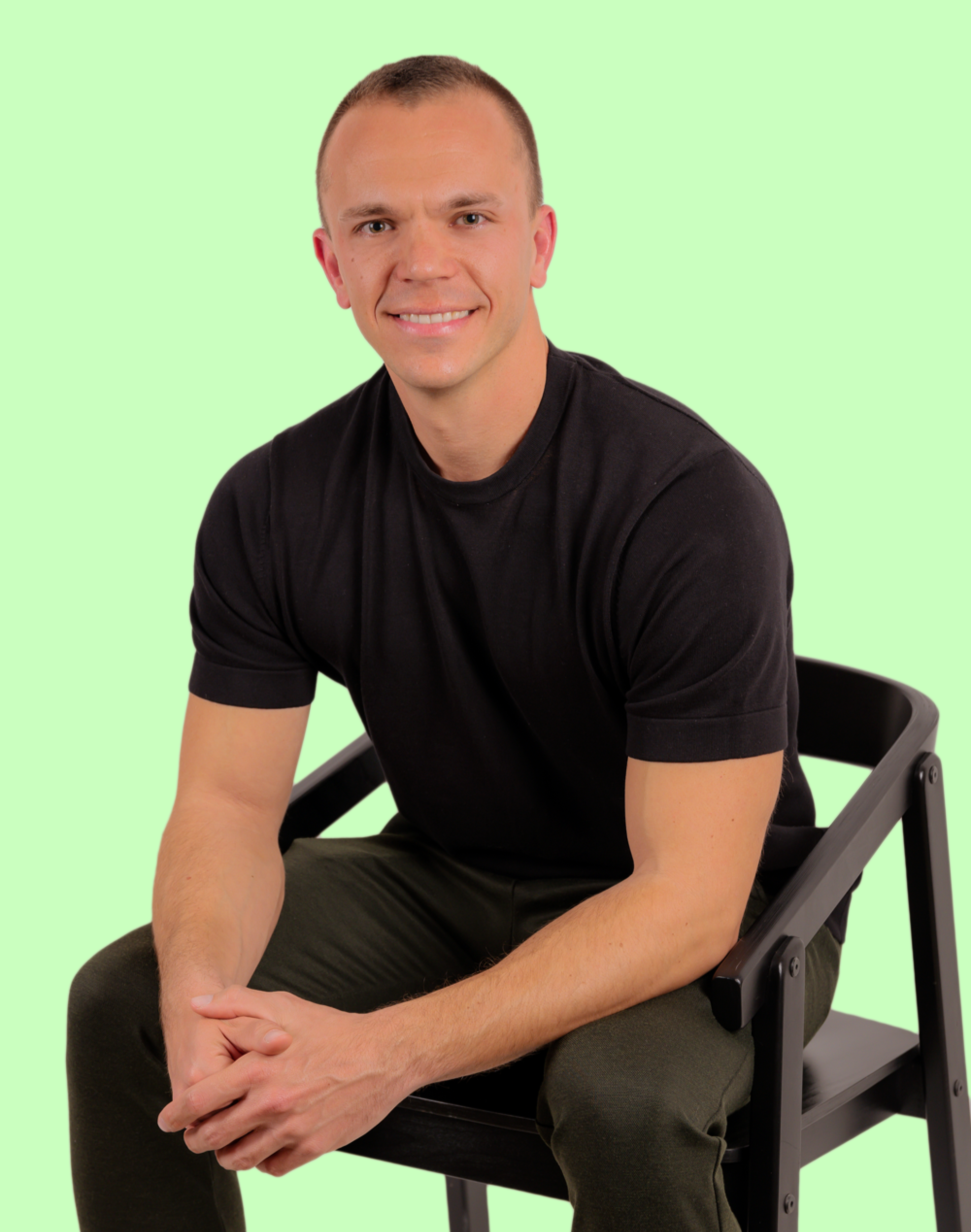 LIFEHACKR founder and CEO Christian P. Winter sitting on a chair