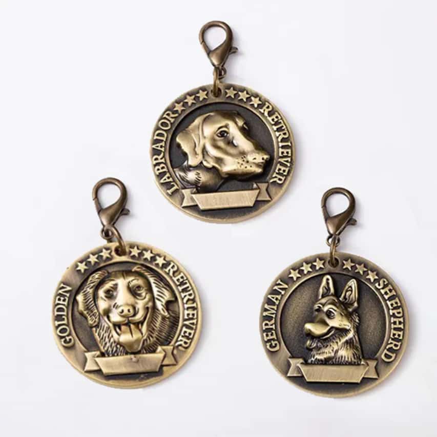 3 medalioane cu rasa de caini