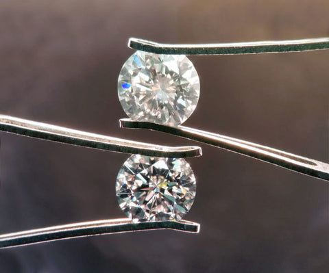 Einige Diamanten sind durch ihre Kristallstruktur milchig