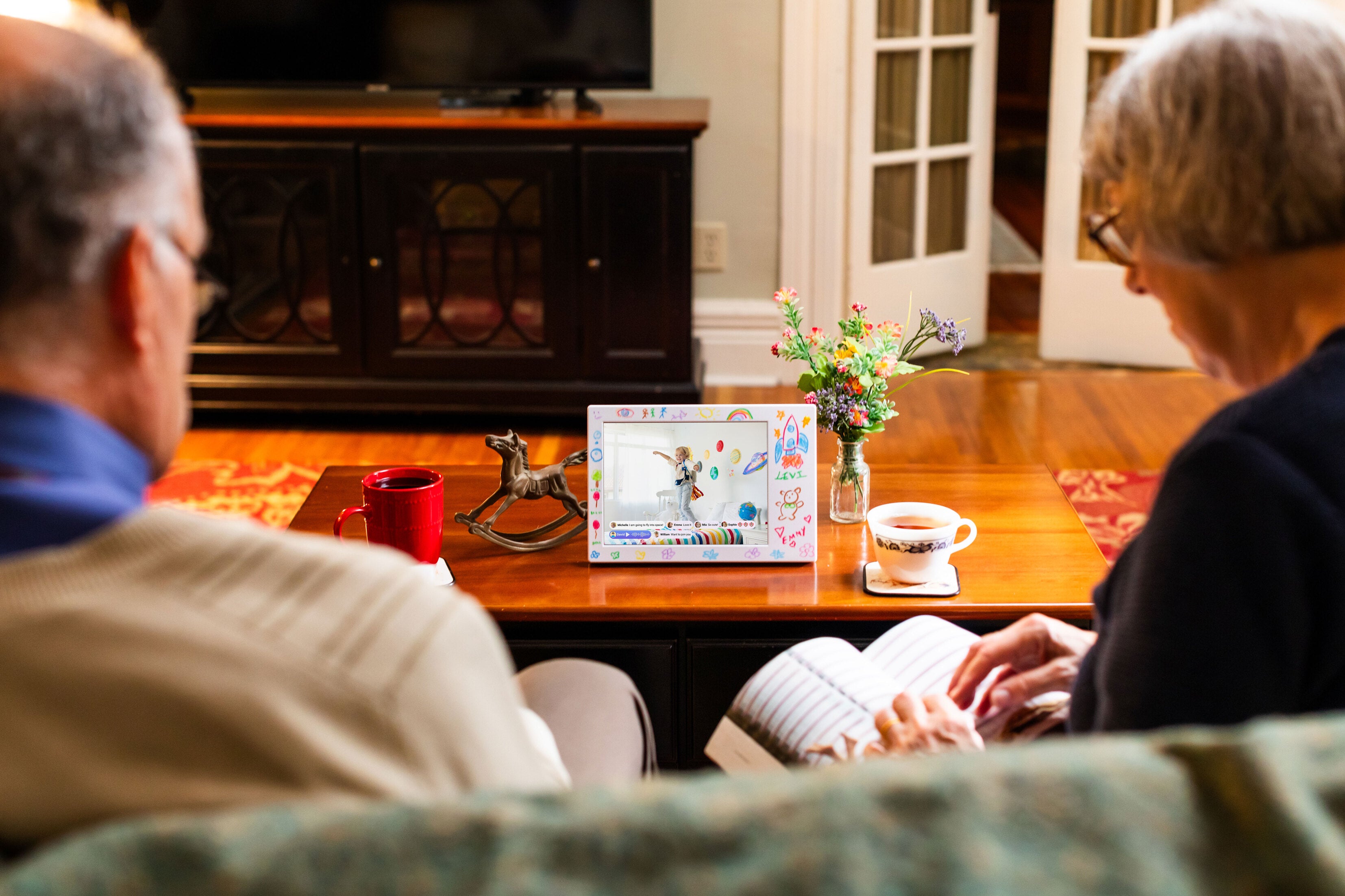 Frame Doodle On Coffee Table (2).jpg__PID:09f68e85-5b09-4809-8d95-24e856903476