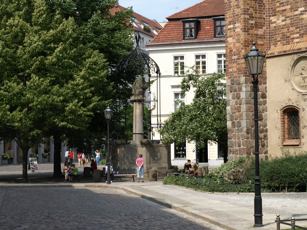 Der Nikolaikirchplatz im Nikolaiviertel in Berlins Mitte