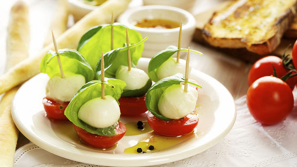 Brochettes de Tomates Cerises, Mozzarella et Basilic Pour Pâques