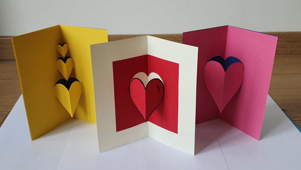bricolage fête des mères facile avec carte-cœur en papier découpé
