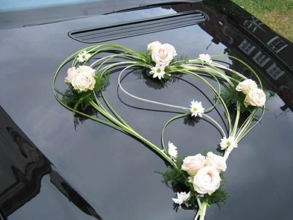 décoration d'une voiture de mariage