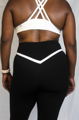 Performance Leggings with v-contoured rear seam