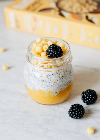 Chia-Pudding, Honigkugeln und Mango