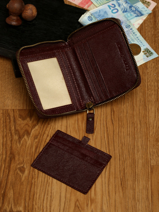 Indian Five Hundred (500) Rupee Cash Note In Brown Color Wallet Leather  Purse On A Wooden Table. Business Finance Economy Concept. Side Angel View,  Extreme Close Up With Copy Space Room For