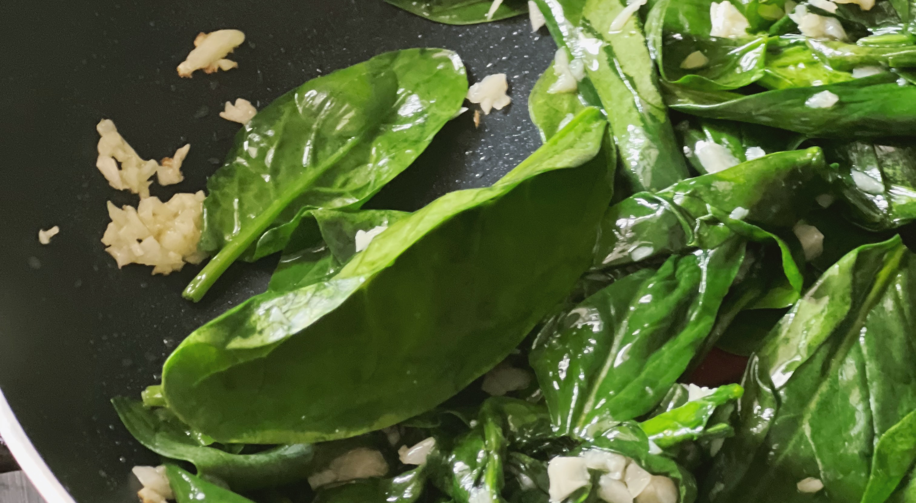 Fry the spinach for 5 minutes.