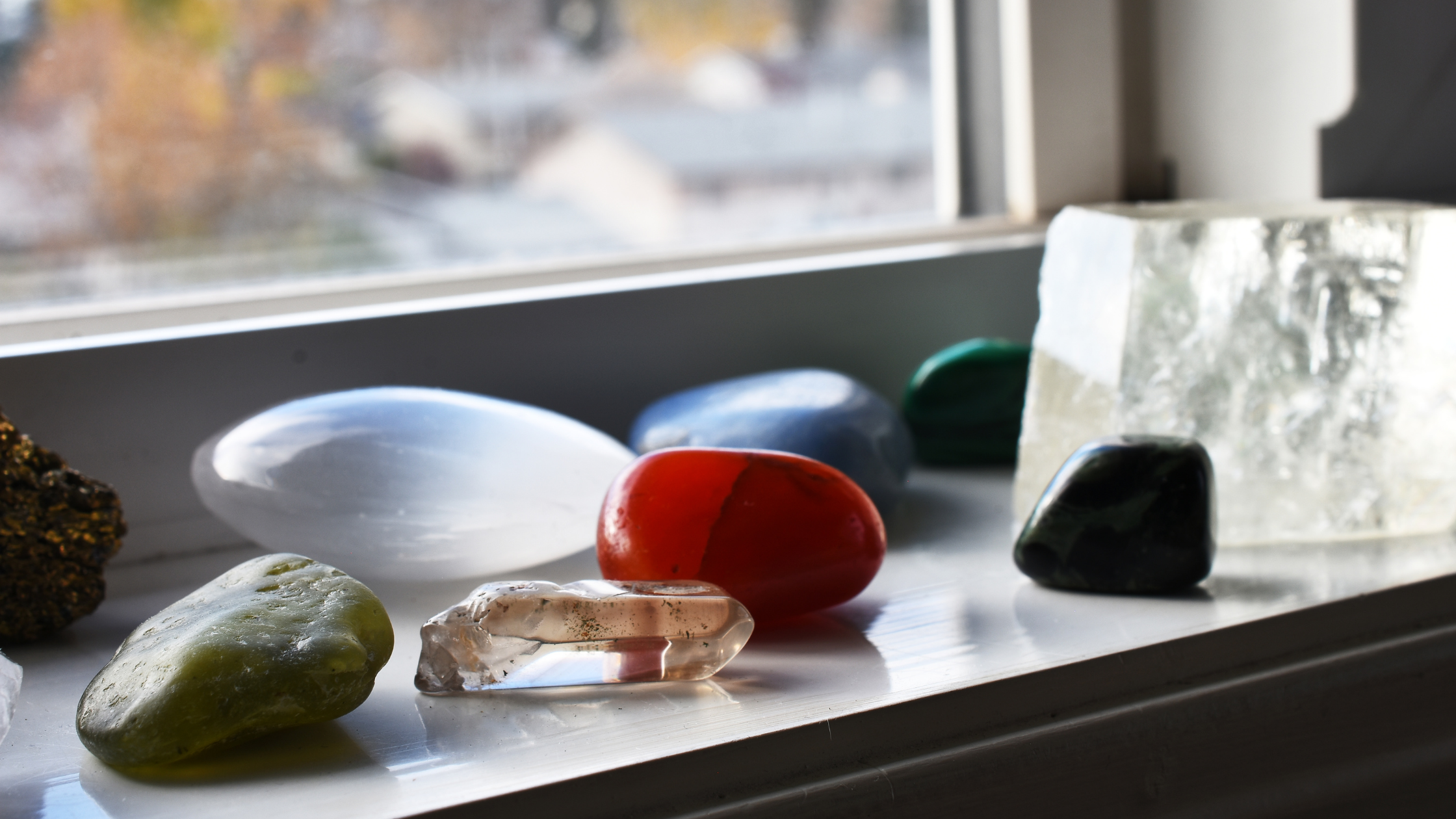 How to organize crystals at home.png