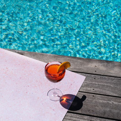 verres à spritz incassable pour un apéritif au bord de la piscine