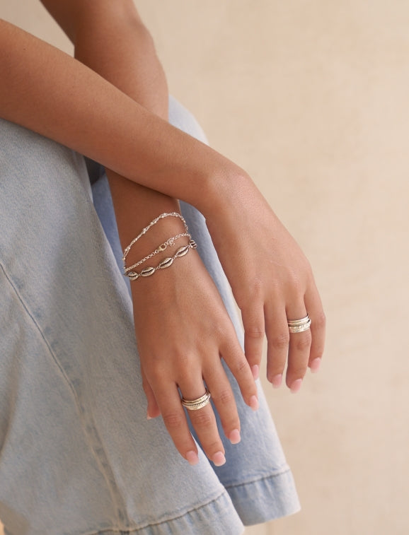 Narvi Seashell Bracelet Stack