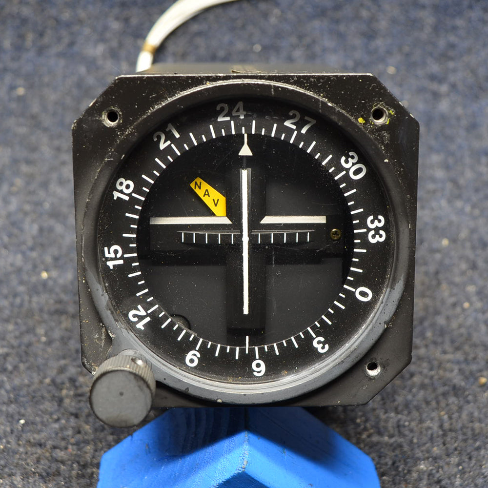 ID-824 | PIPER PA28-140 | NARCO VOR/LOC INDICATOR ID-824