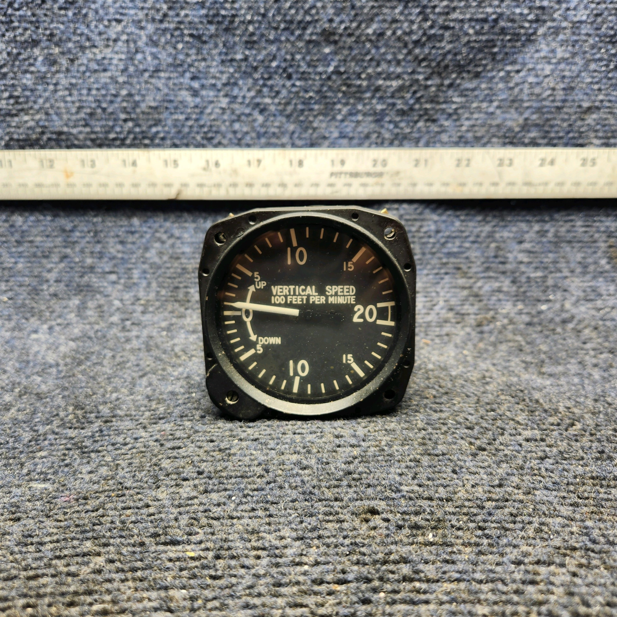 7000 | United Instruments 7000 | UNITED INSTRUMENTS VERTICAL SPEED INDICATOR