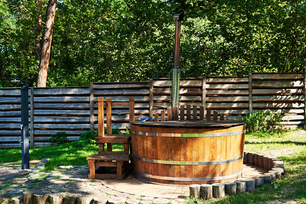 Hot Tub im Garten integrieren mit Sichtschutzzaun