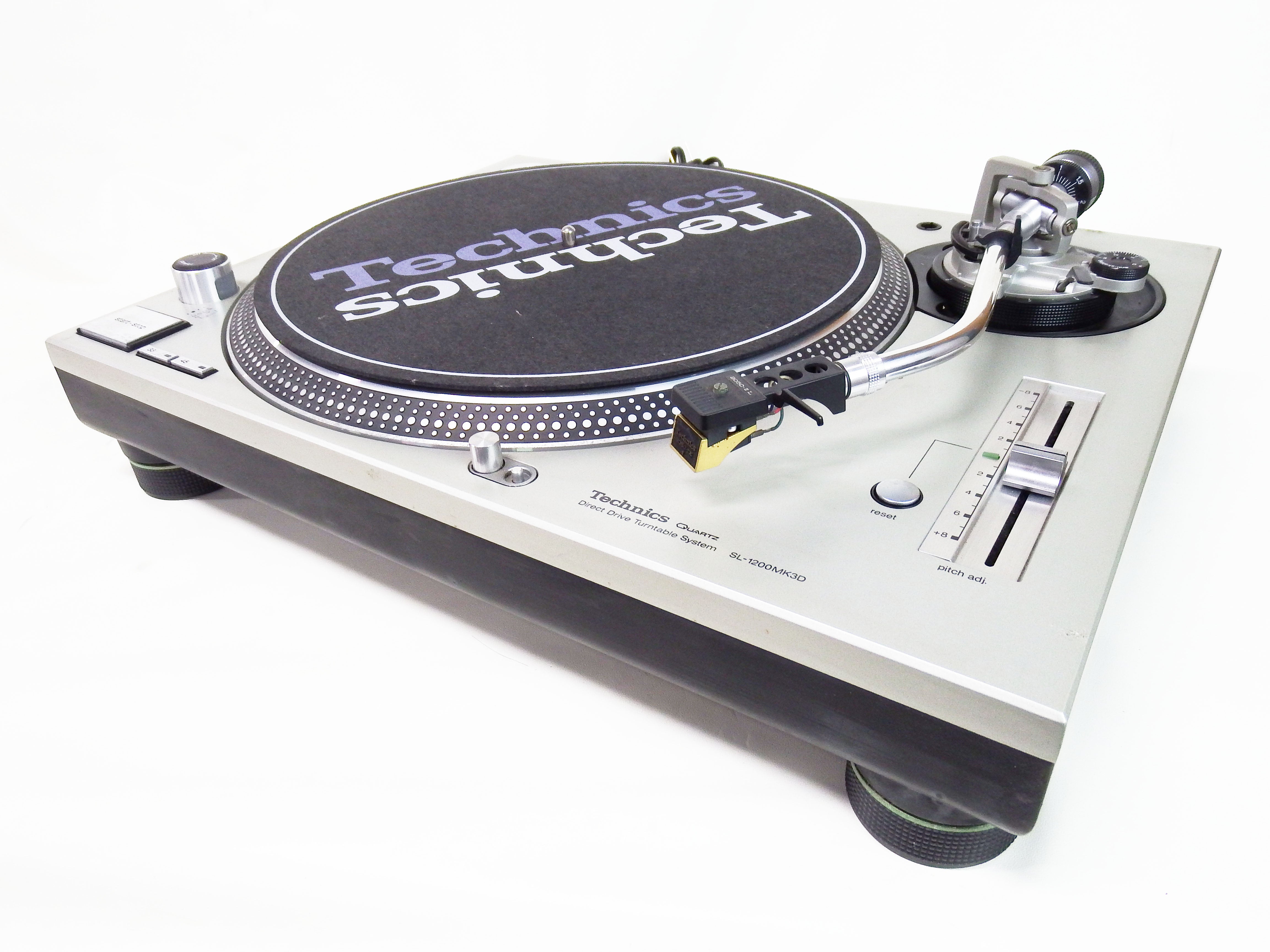 TECHNICS SL 1200 MK3D – SHOES ON A WIRE