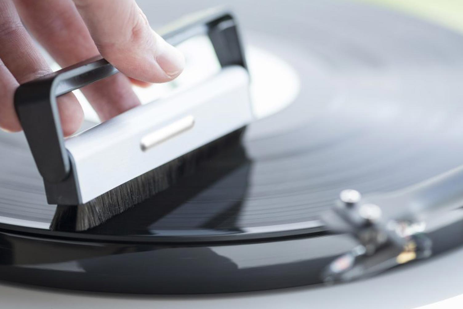 This new ultrasonic record cleaner cleans and dries your vinyl with  soundwaves
