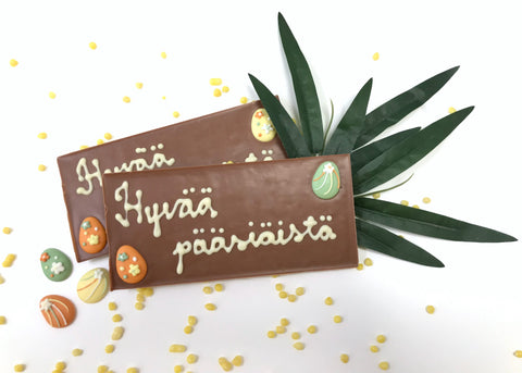 ChocoSomnian kirjaillussa suklaalevyssä toivotetaan "Hyvää pääsiäistä"