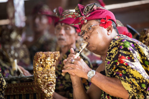 Masque balinais, les musiciens du spectacle Topeng