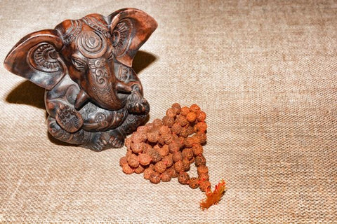 Objets boudiste statue ganesh et mala