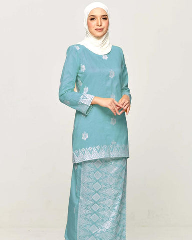 kurung tradisional