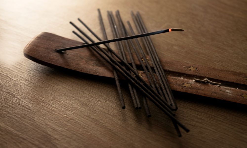 Powerful Benefits of Incense Sticks and Their Uses