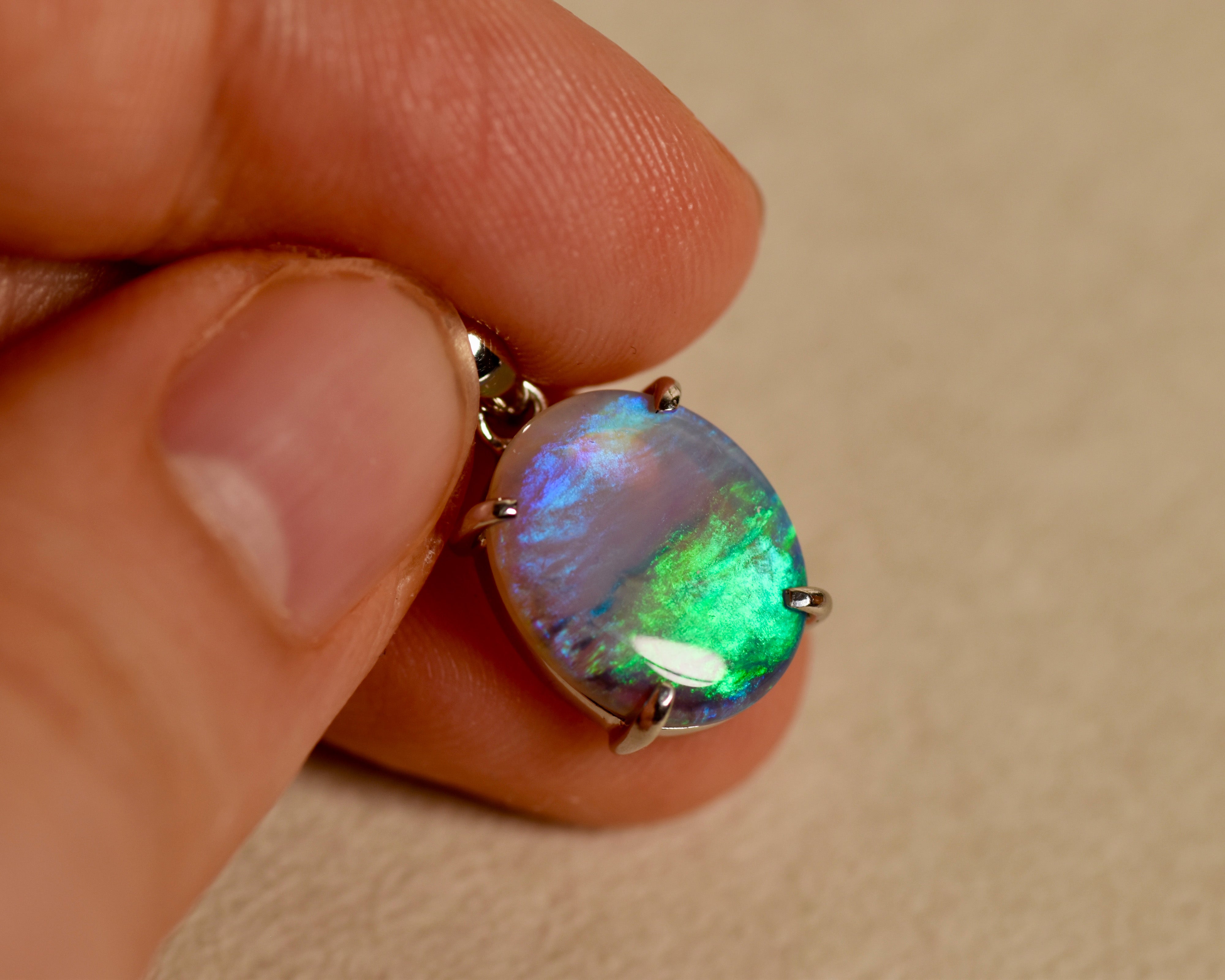 tailor-made black opal pendant with 4 prongs setting