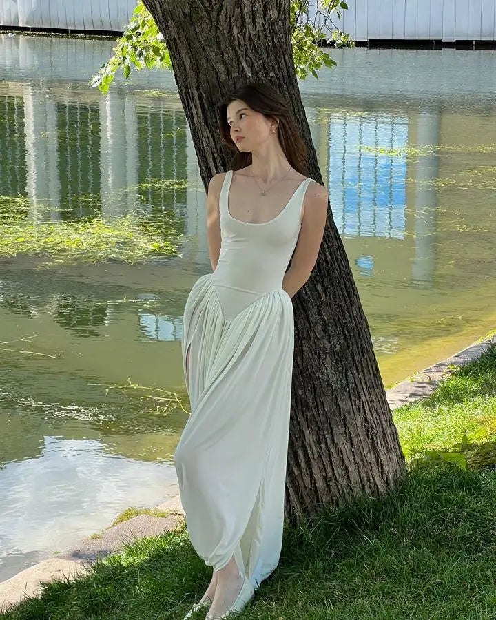 Elegant Sleeveless Backless Evening Dress with Fluffy Skirt - Image 28