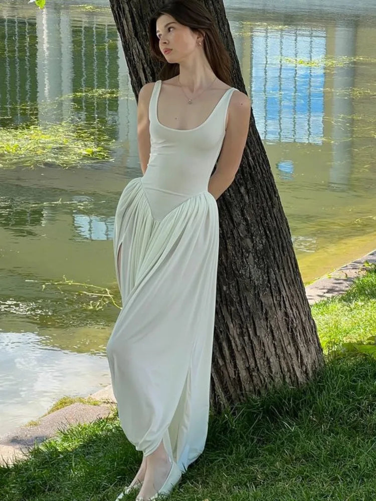 Elegant Sleeveless Backless Evening Dress with Fluffy Skirt - Image 3