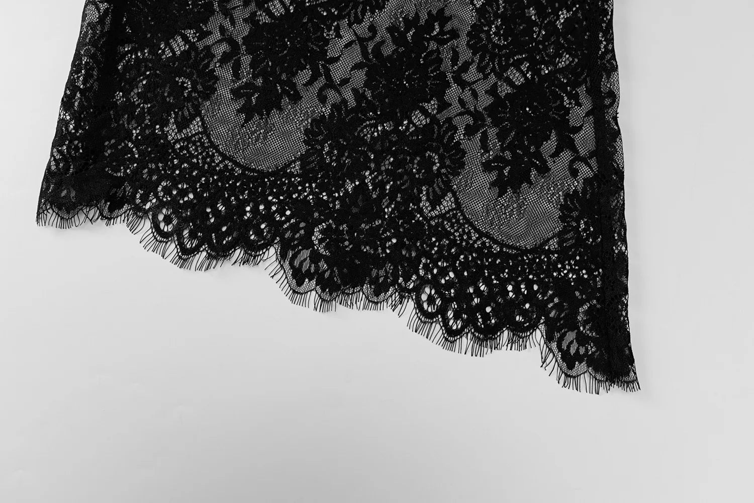 Elegant Backless Bodycon Dress with Lace Hemline for Parties - Image 12
