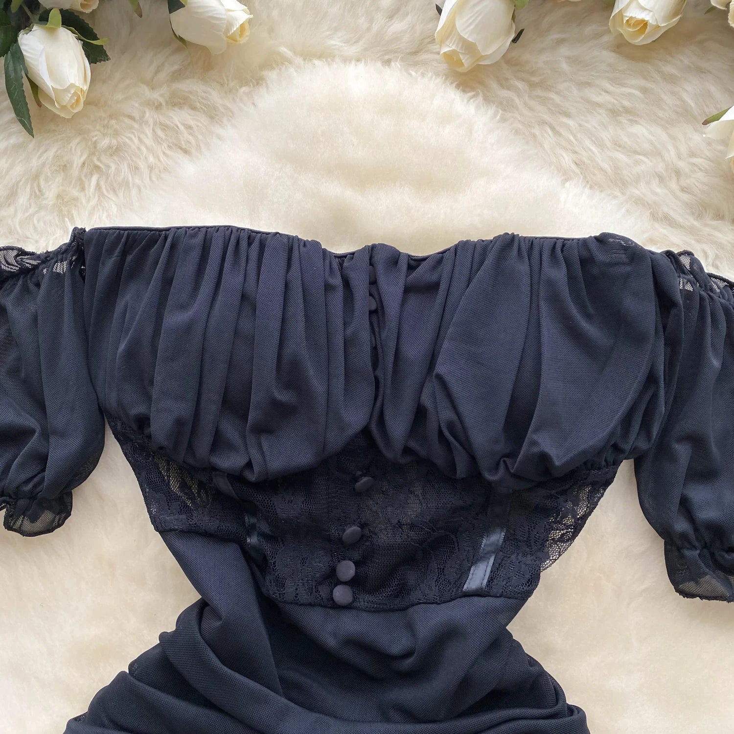 Elegant Vintage Off-Shoulder Lace Slip Dress for Summer - Image 10