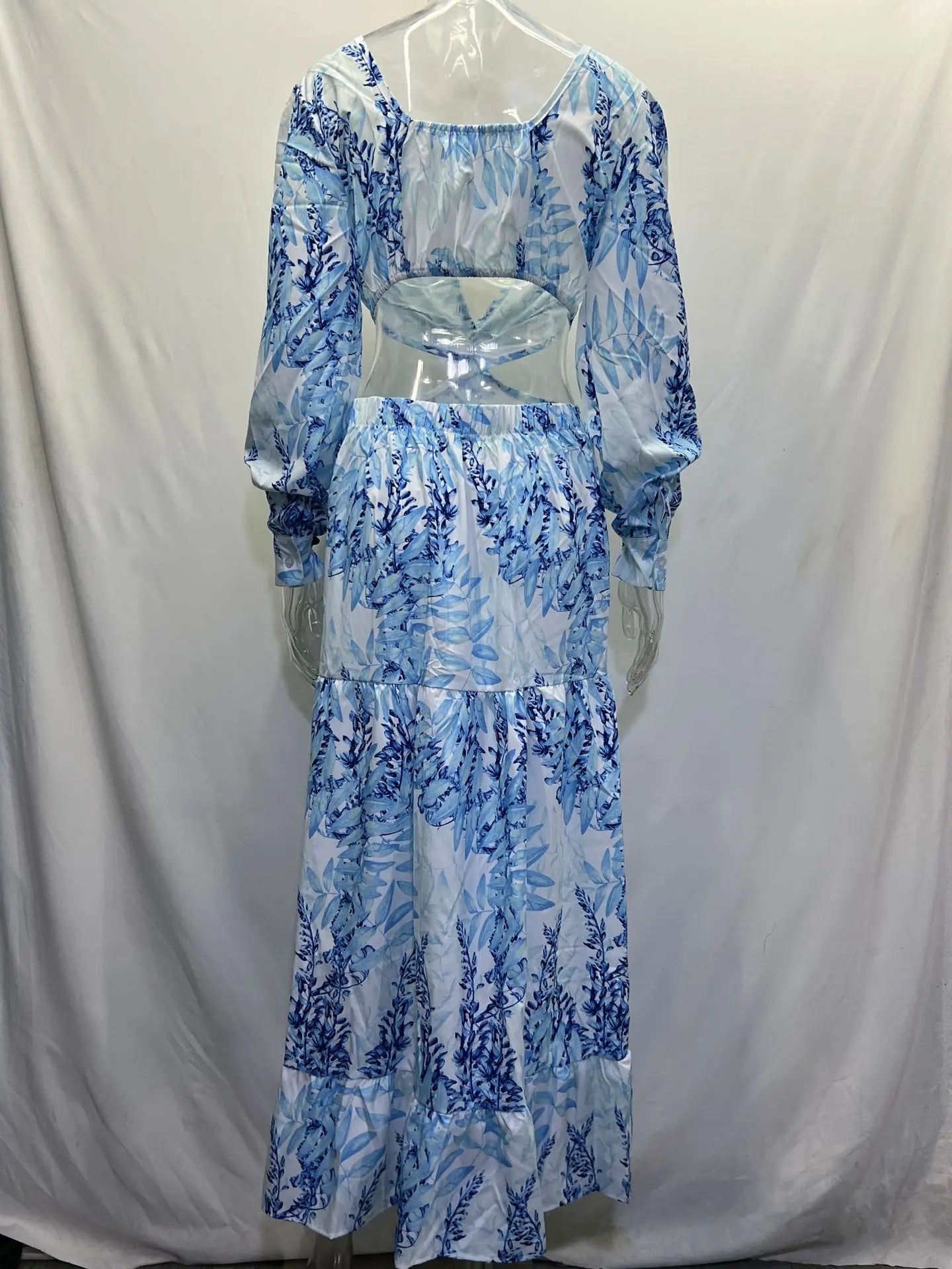 Elegant Long Dress with Deep V-Neck and Ruffles - Image 11