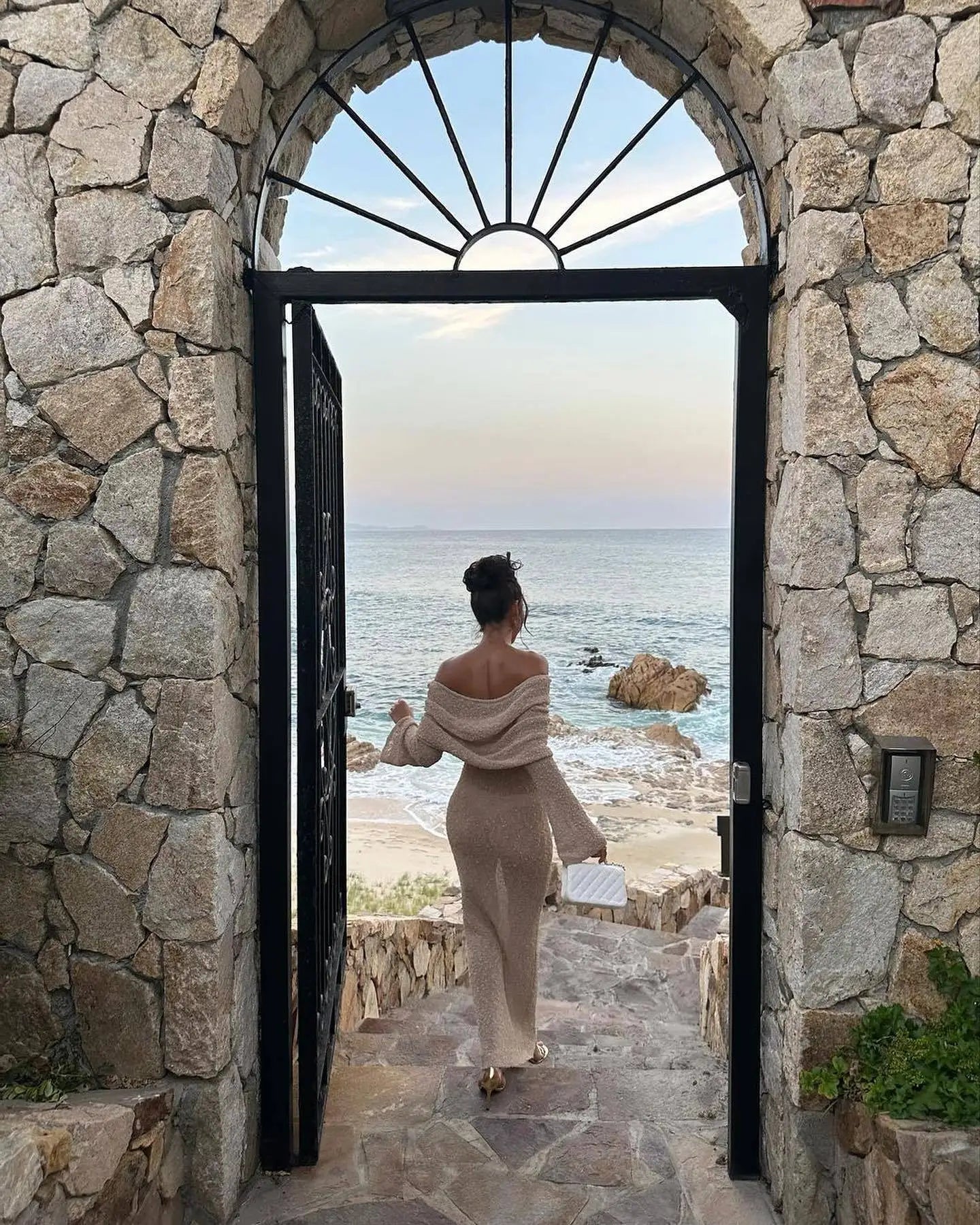 Loose Long Sleeve Off-Shoulder Maxi Dress for Beach Parties - Image 4