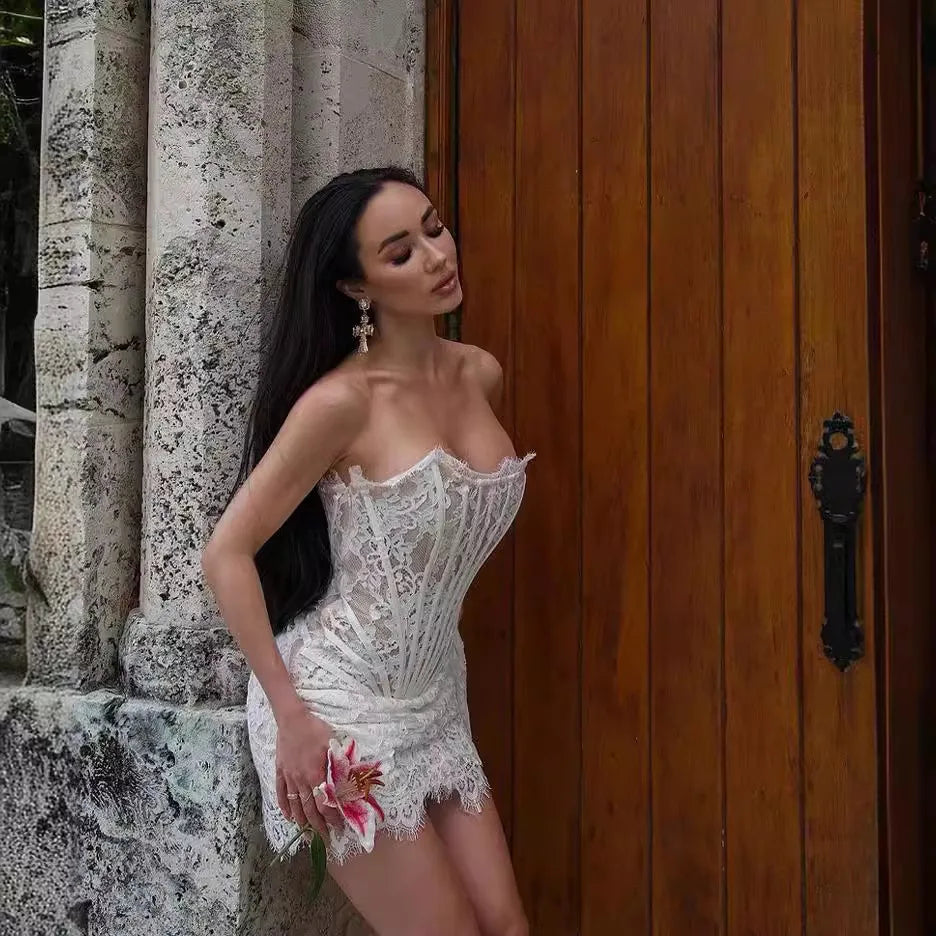 Elegant White Lace Evening Dress with Corset Detail - Image 4