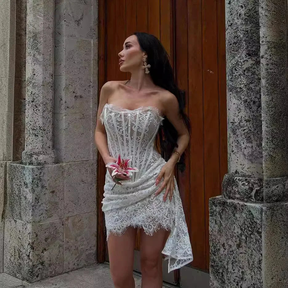 Elegant White Lace Evening Dress with Corset Detail - Image 3