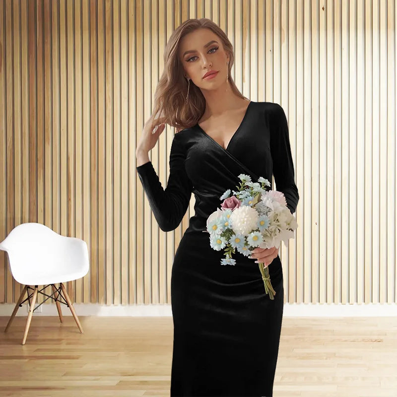 Elegant Vintage Velvet Christmas Party Dress with V-Neck - Image 10