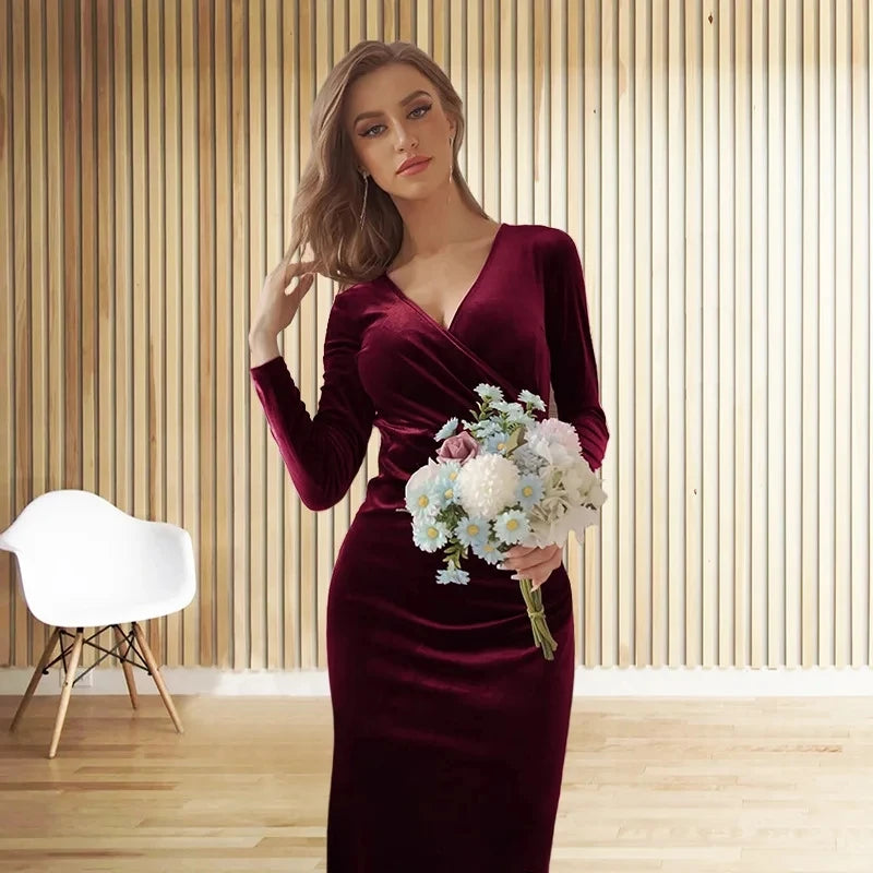 Elegant Vintage Velvet Christmas Party Dress with V-Neck - Image 4