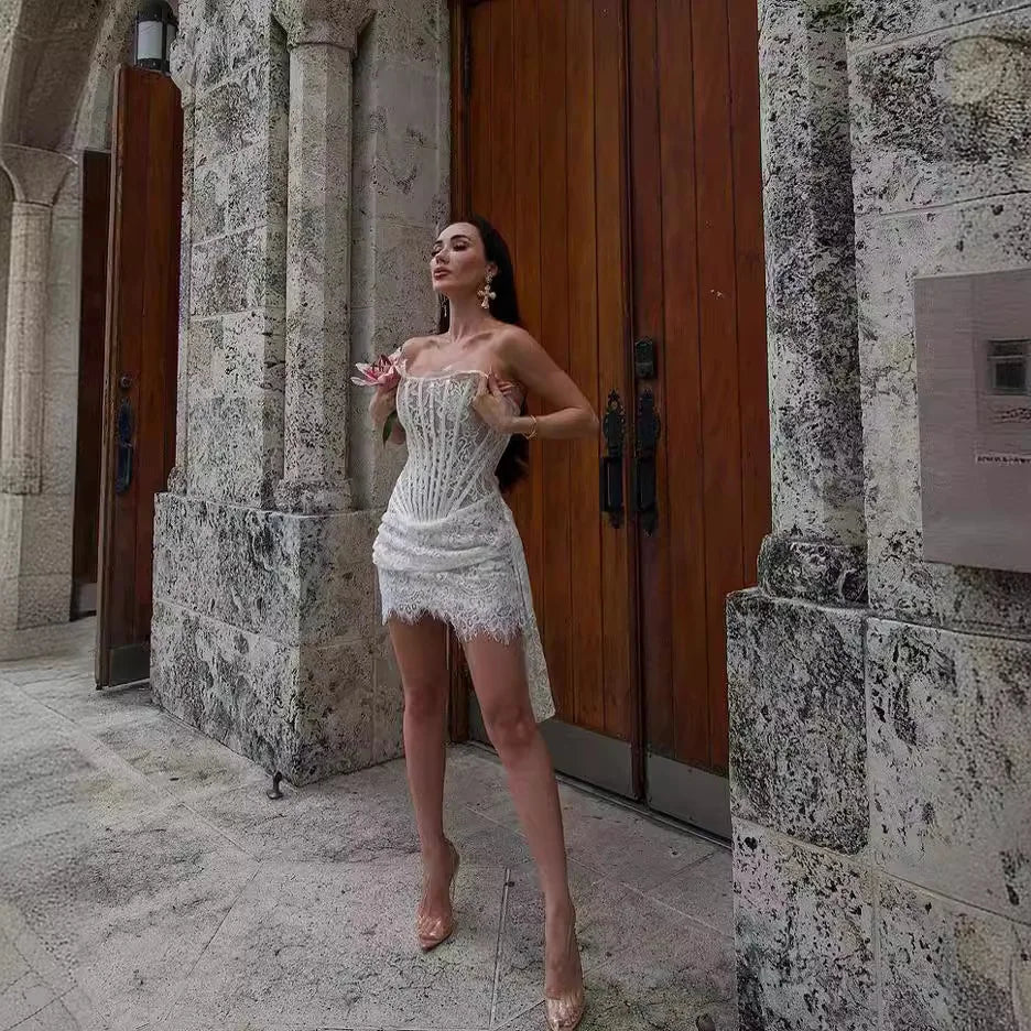 Elegant White Lace Evening Dress with Corset Detail - Image 5
