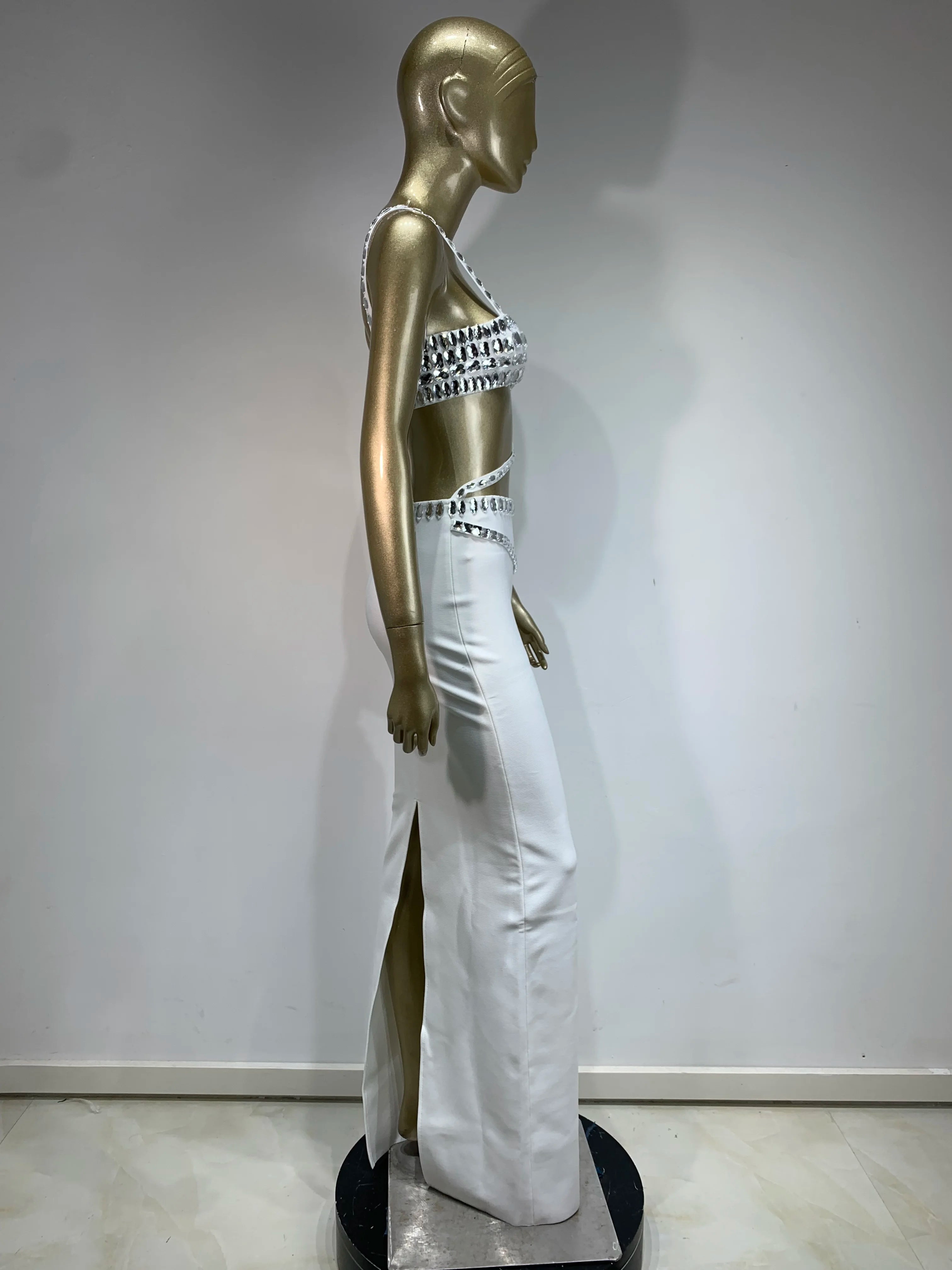 Elegant White Bodycon Dress with Crystal Detail for Parties - Image 10
